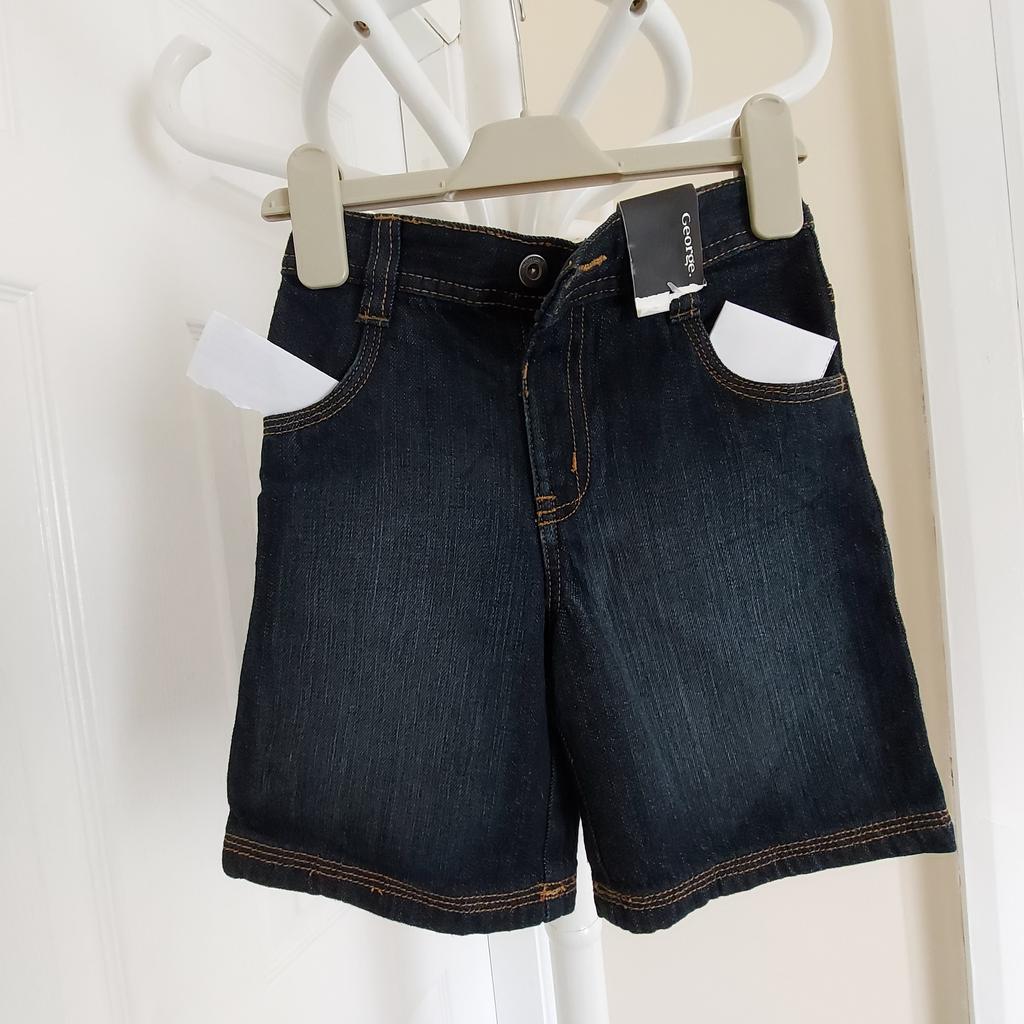 Shorts Denim “George”

 Navy Colour

Good Condition

Actual size: cm

Length: 35 cm measurements from waist

Length: 34 cm from waist side

Volume waist: 50 cm - 60 cm

Volume hips: 57 cm - 58 cm

Age: 1 ½ - 2 Years,Height: 86 - 92 cm

100 % Cotton

Made in Bangladesh