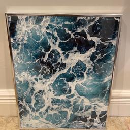 Beautiful modern looking glass frame, perfect for any room
16x20inches