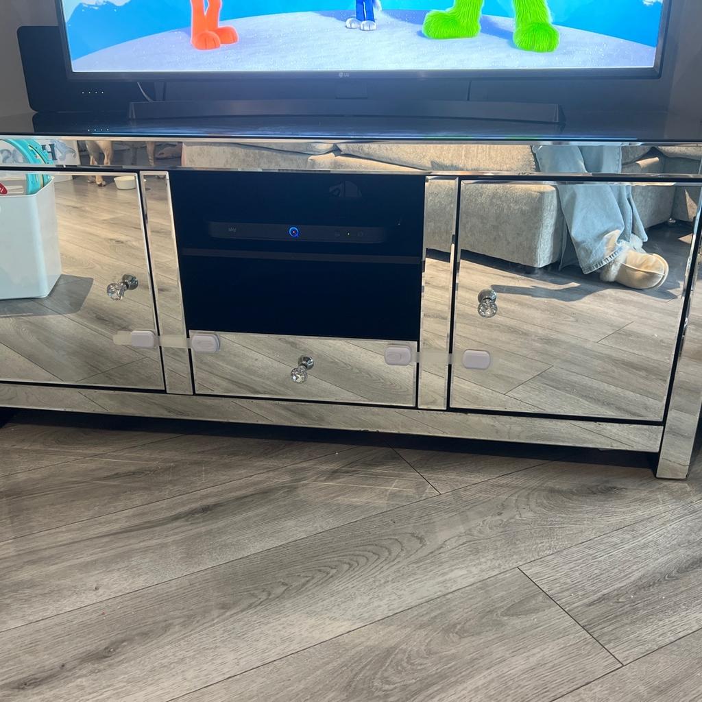 Mirrored tv unit in DY5 Dudley for £140.00 for sale Shpock