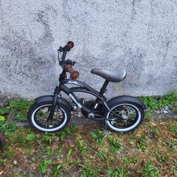 Kleinkind Fahrrad schwarz mit gebrauchspuren aber voll funktionsfähig ab 2-3 Jahren Stützräder können angebracht werden erhältlich bei kaufland online (Bild 2 aktueller neupreis)