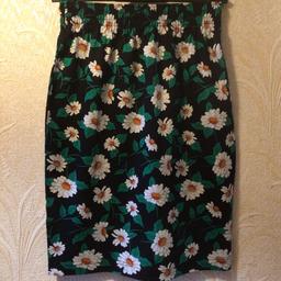 Marks and Spencer 3 Part Daisies Set.

Top:
Size UK 8-10
Bust (80-84)cm, (31-33) inches

Skirt:
Size UK 10
Waist 61cm, 24 inches
Hips 86cm, 34 inches
Length 55cm

Shorts:
Size UK 10
Waist 61cm, 24 inches
Hips 86cm, 34 inches

All 100% Cotton

New, Unused in excellent condition and from a smoke free home.