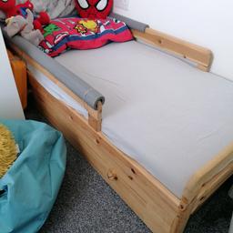 Selling my sons junior bed. With mattress. Good clean condition strong wooden bed with trundle drawer underneath that fits a junior mattress or just great for storage. Only selling as son has outgrown it.
Collection only from Castleford
Free