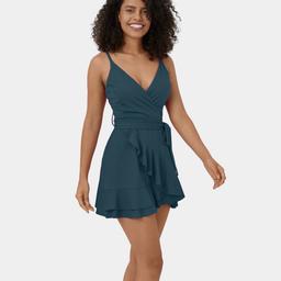 Leider zu groß bestellt .
Nur anprobiert / gewaschen .

Farbe nennt sich : Majolica Blue ( Grün / blau )

Wunderschönes Kleid mit Hose für darunter .
Toller Stoff .

Größe : L ( 40 / 42 )

Versand Ö : 5,-
Oder Abholung in 6345 Kössen möglich.