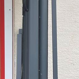 Verhindere mit diesem Insektenschutzgitter für Türen das Eindringen von Insekten in deine Wohnung. Einfache Installation und Benutzung.
Material aus Fiberglas/PVC, Größe Breite:125 cm, Höhe:220 cm, Farbe Anthrazit, Montage Innen und Außen, Besatz In der Breite kürzbar
Neupreis 99,-€ pro Stück