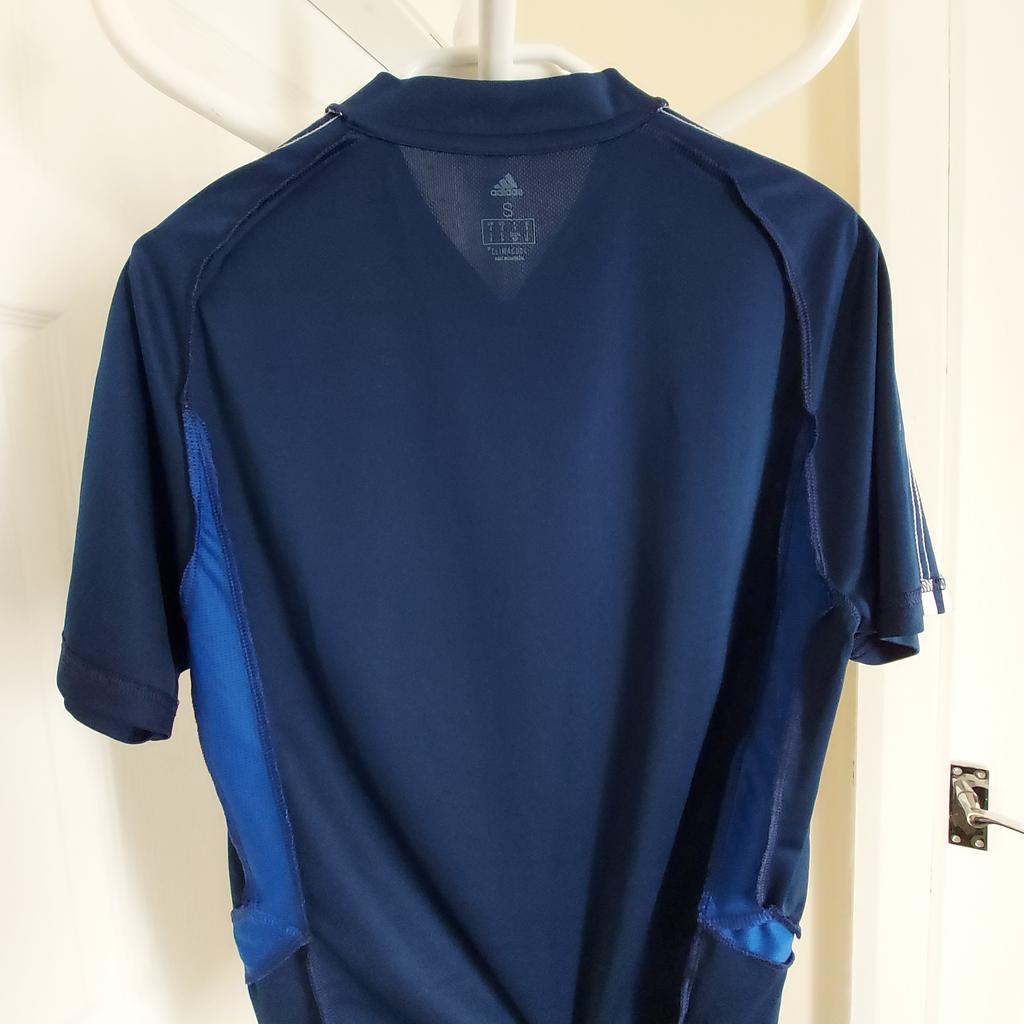 T-Shirt „Adidas“Clima Cool

 Dark Blue Mix Colour

Good Condition

Actual size: cm

Length: 69 cm

Length: 42 cm from armpit side

Length sleeves: 35 cm from the neck

Volume hand: 46 cm from the neck

Volume bust: 92 cm – 98 cm

Volume waist: 92 cm – 98 cm

Volume hips: 92 cm – 98 cm

Size: S (UK) Eur S , US S

Main Material: 51 % Polyester
 49 % Polyester (Recycled)

Mesh Part: 100 % Polyester (Recycled)

Made in Cambodia