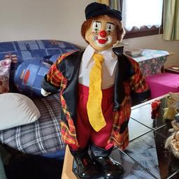 Verkaufe Porzelanpuppe, Clown
Grösse:54cm