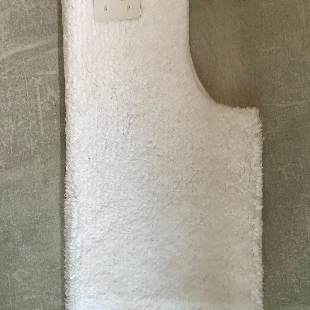 Sainsburys basics white pedestal mat in NN9 Finedon für 2,00 £ zum Verkauf Shpock DE