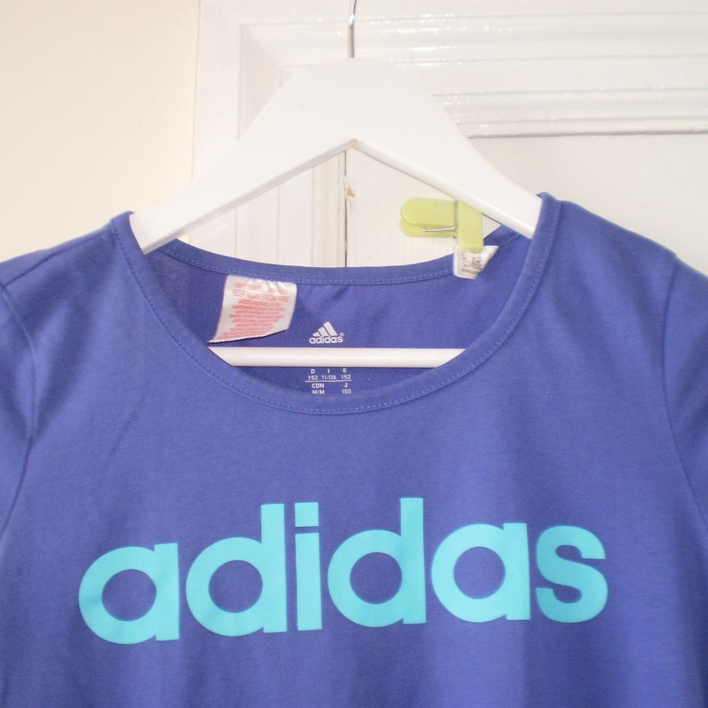 T-Shirts "Adidas"Climalite Cotton

Dark Blue Colour

Good Condition

Actual size: cm

Length: 53 cm

Length: 34 cm from armpit side

Shoulder width: 32 cm

Sleeve length: 10 cm

Volume hands: 35 cm

Volume bust: 77 cm – 86 cm

Volume waist: 72 cm – 86 cm

Volume hips: 75 cm – 90 cm

Size: 11/12 Years (UK) Eur 152 cm

Main Material: 70 % Cotton
 30 % Polyester

Made in Cambodia