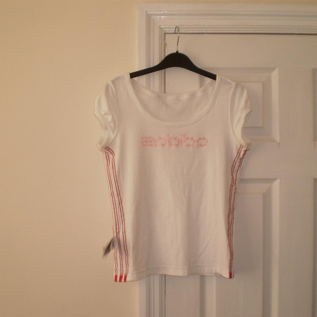 T-Shirts "Adidas" My Stripes

 White Red Mix Colour

Good Condition

Actual size: cm

Length: 56 cm

Length: 38 cm from armpit side

Shoulder width: 36 cm

Length sleeves: 10 cm

Volume hands: 36 cm

Volume bust: 83 cm – 94 cm

Volume waist: 74 cm – 86 cm

Volume hips: 75 cm – 88 cm

Size: 12 (UK) Eur 38

100 % Cotton

Made in Cambodia