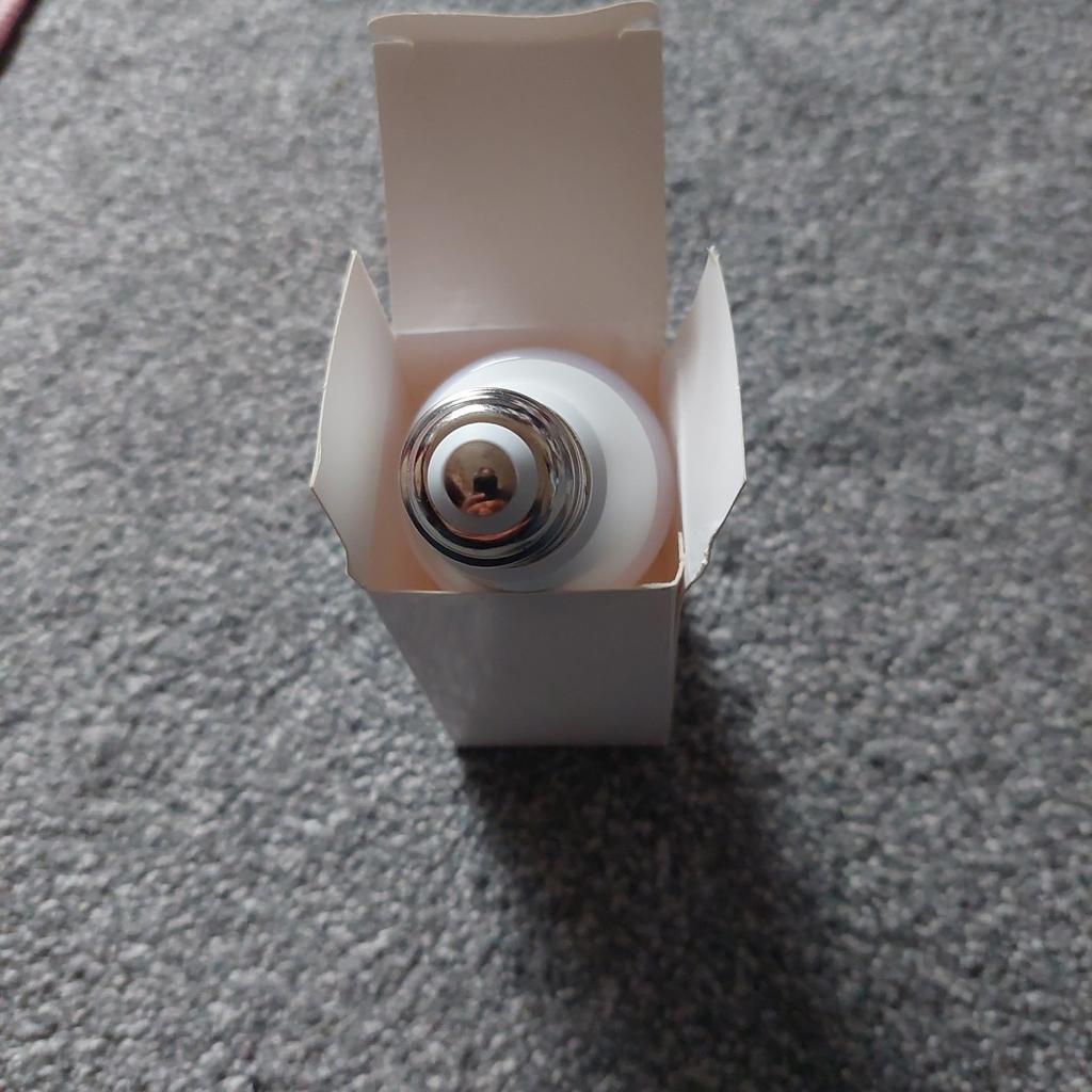 5W LED light bulb. Large screw. Brand new. £2 each. no offers. more than 10 available.