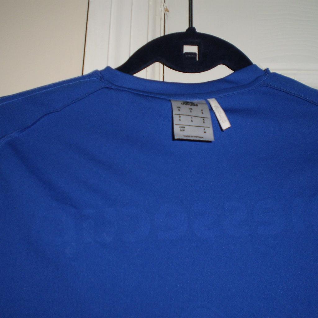 T-Shirts "Adidas"Clima Lite

 Dark Blue Mix Colour

 Good Condition

Actual size: cm and m

Length: 69 cm

Length: 45 cm from armpit side

Length sleeves: 38 cm from neck

Volume hands: 56 cm from neck

Volume bust: 90 cm – 1.04 m

Volume waist: 84 cm – 1.00 m

Volume hips: 86 cm – 1.04 m

Size: S (UK) Eur S

Main Material: 100 % Polyester

Made in Vietnam