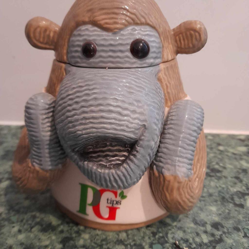 Vintage PG Monkey Trio set - Teapot, Cannister and egg cup with cosy
All in excellent condition as only used for display purposes only so no chips or cracks
Collection only
