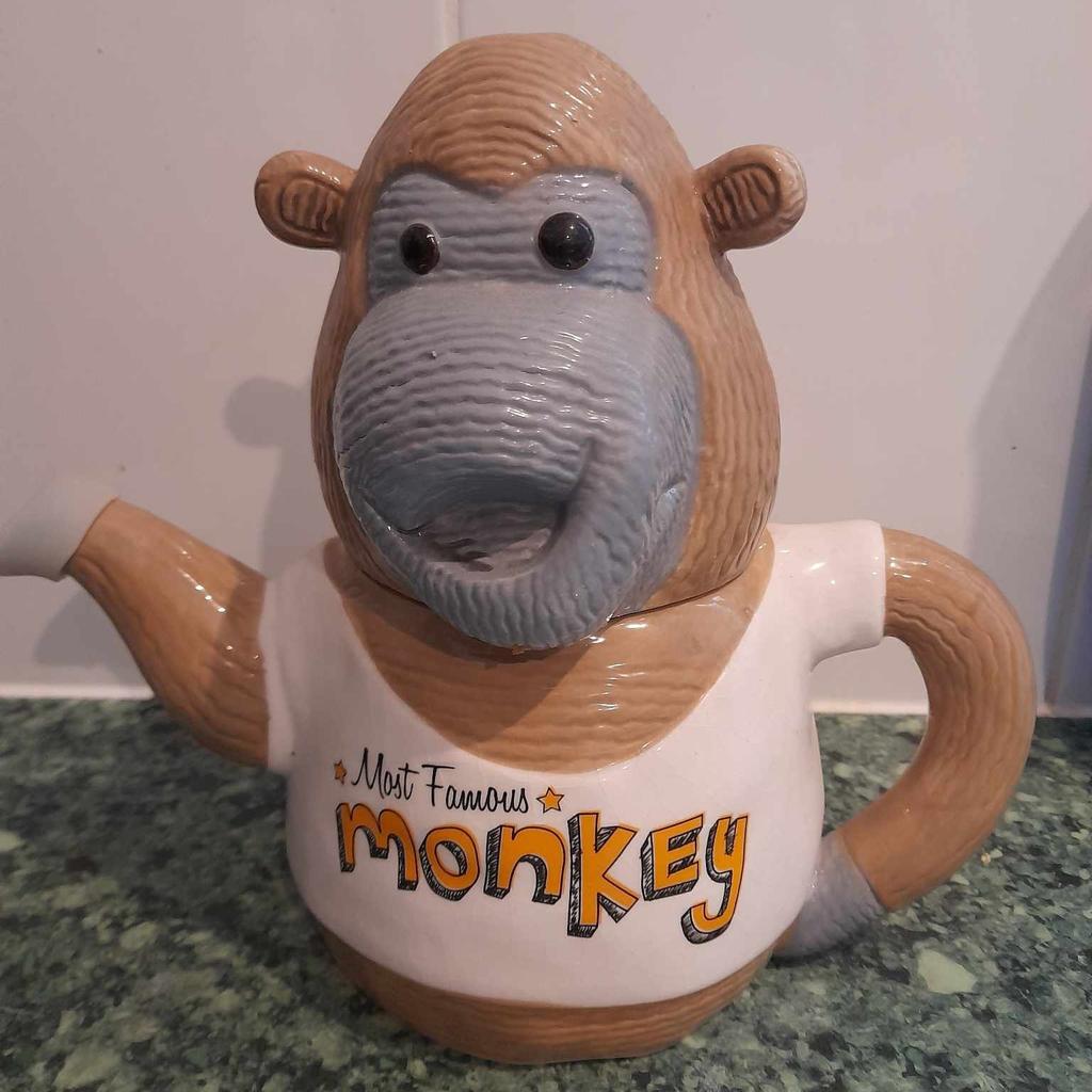 Vintage PG Monkey Trio set - Teapot, Cannister and egg cup with cosy
All in excellent condition as only used for display purposes only so no chips or cracks
Collection only