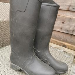 Children Wellies Size 34. Very solid.
Collection from Rochdale.