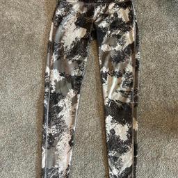Woman’s new army style Nike leggings size s *matching sports bra available *