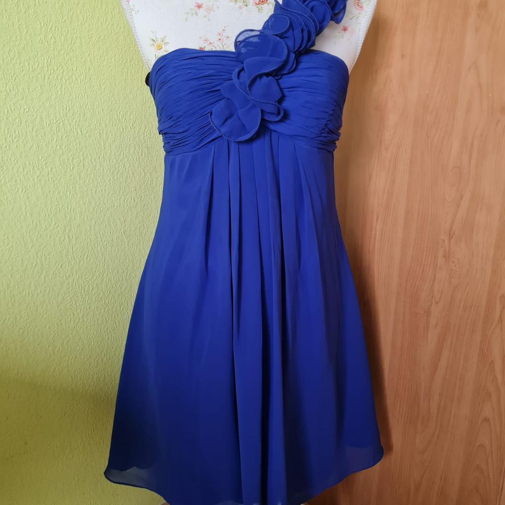 schönes blaues
Kleid von LAONA
Größe 38
kaum getragen
Abholung oder Versand nur zuzüglich Versandkosten