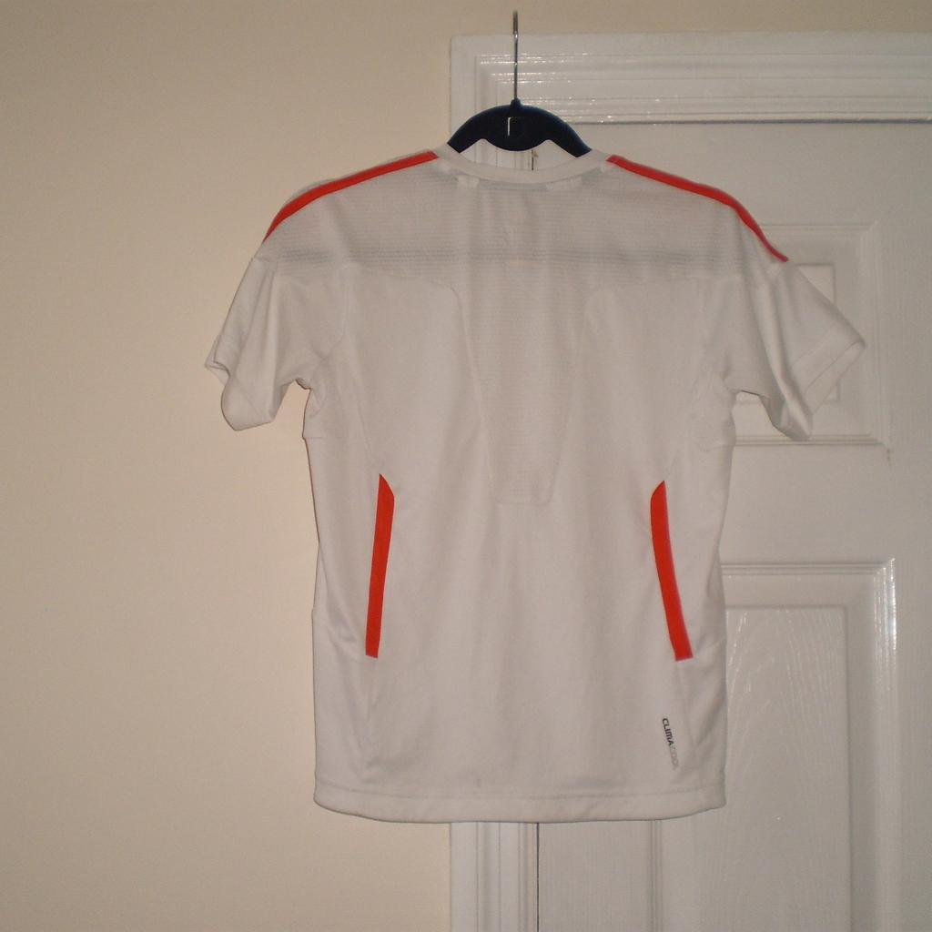 T-Shirts "Adidas"Clima Cool

White Colour

Good Condition

Actual size: cm and m

Length: 55 cm front

Length: 58 cm back

Length: 37 cm from armpit side

Sleeve length: 31 cm from neck

Volume hands: 48 cm from neck

Volume bust: 85 cm – 1.00 m

Volume waist: 83 cm – 1.02 m

Volume hips: 84 cm – 1.02 m

Size: 11-12 Years (UK) Eur 152 cm

100 % Polyester

Made in Cambodia