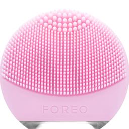 Description
YOUR PERFECT TRAVEL COMPANION


LUNA go facial brush from Swedish beauty brand FOREO 
is the perfect travel-friendly beauty companion for your busy lifestyle! With its compact size and T-Sonic technology, you can enjoy a full skincare routine whenever you want, without compromise.

FRESH & YOUNGER-LOOKING SKIN ANYTIME, ANYWHERE


LUNA go silicone face brush has been specially created to deliver a full personalised skincare routine from its small, compact and lightweight design. Up to 8,000 T-Sonic (transdermal sonic) pulsations per minute are directed through soft silicone touch-points, gently lifting away 99.5% of dirt and oil plus make-up residue. Dead skin cells are also removed, diminishing the appearance of pores, refining skin texture and improving the absorption of your favourite skincare products. The skin will be left clear, refined and radiant.

CLEANSING & ANTI-AGEING ON THE GO


The reverse anti-ageing side directs lower-frequency pulsations onto wrinkle-prone a