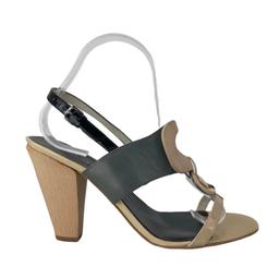 Colour: Grey / Black / Beige

Size: UK 6 | EUR 39 | US 8 W


Measurements (approximate)
Footbed length - 9.75 in (25 cm)
Width (Ball of foot) - 3.25 in (8 cm)
Heel height - 4 in (10 cm)

Condition:
New without box. Minor marks for being tried on in store. Please see photos as part of description. Please note that shoe trees / perspex are not included in this sale.




ID: 0500011020