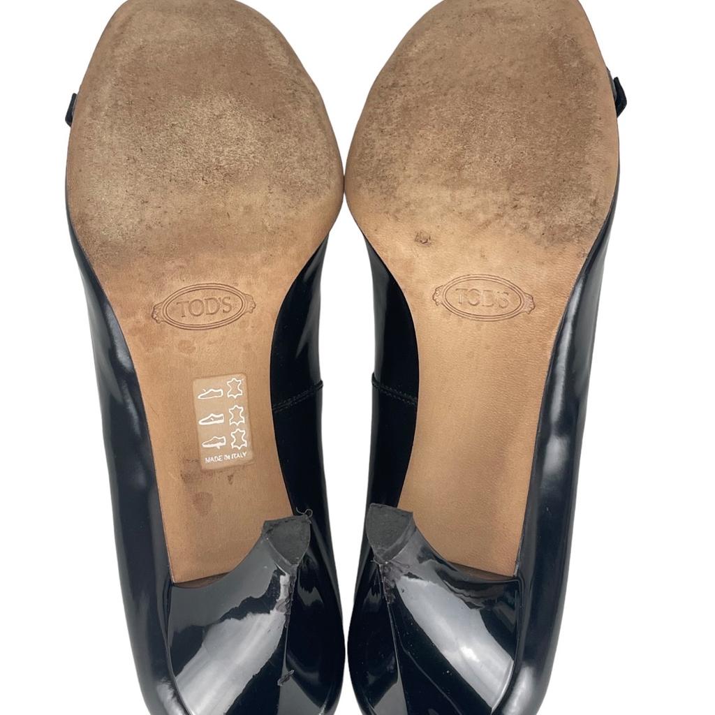 UK 4 | EUR 37 | US 6

Made in Italy 🇮🇹

Measurement (approximate):
Insole length (heel to toe) - 9.5 in (24 cm)
Insole width (ball of foot) - 3 in (7.6 cm)
Heel height - 2.75 in (7 cm)

Condition:
In overall good preowned condition. Some marks and signs of wear with plenty of life to go. Comes in TOD’S box. Please see photos as part of description.