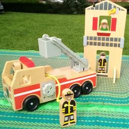 Wooden fire truck, with characters & facade.

Ideal for a boy or girl to play.