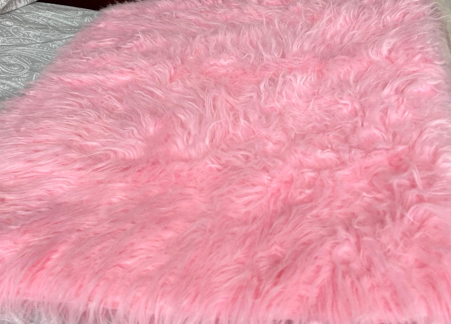 Beautiful dark pink rug. in LS17 Leeds for £10.00 for sale | Shpock
