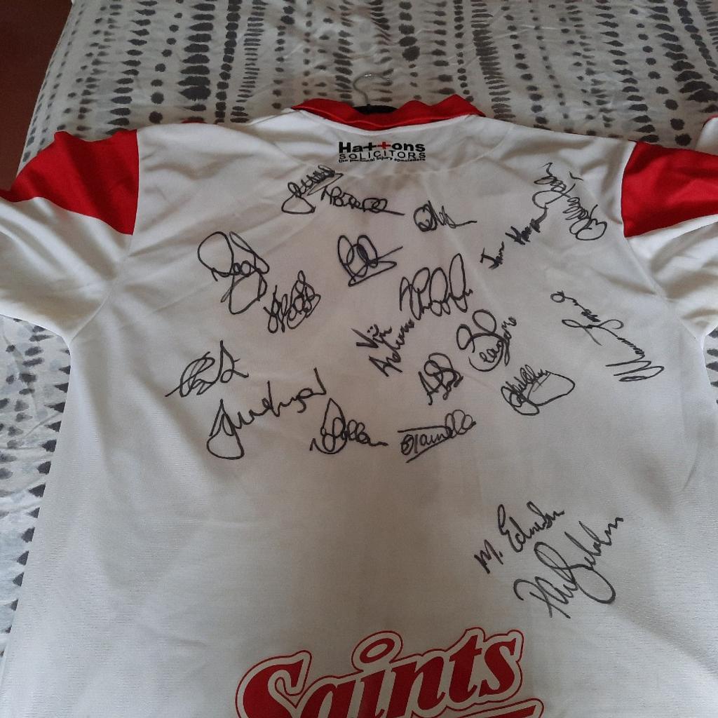 Saints RLFC signed shirt 2XL⁷
this has been worn & has stains but cannot be washed or you would loose the signatures.
I am unsure from what year but can make out Edmundson, Andrews