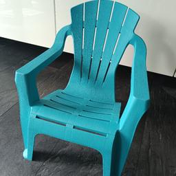 Neuwertiger stapelbarer Kinderstuhl in der Farbe hellblau aus hochwertigem Vollkunststoff. Er ist sehr leicht und aufgrund seiner Oberfläche leicht zu reinigen.

Nur Abholung!