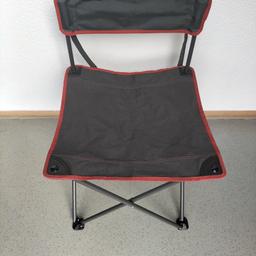 Camping Stuhl von Quechua,
zusammenklappbar und mit Schulterriemen.
Gebraucht, in gutem Zustand und voll funktionsfähig.