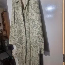 Creamish coat with velvet prints of leaves all over it. In good condition but has been in wardrobe for a while. Size 14, brand Rocha.John Rocha.
Collection Preferred but can be posted
