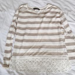 Great condition, only worn once.

Glittery stripes.

Dorothy Perkins, size 12.

Items can be put into a bundle to save on postage costs.

From a pet free and smoke free home.