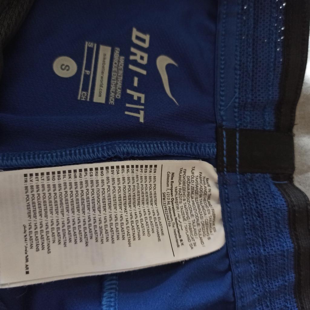 Herren/ Jungen Nike DRI-FIT Trainingshose in blau. Taschen mit Reißverschluss. Siehe Bilder.
Versand ist möglich, zuzüglich 3€ Versandkosten ( Waren Versand). PayPal vorhanden.
Privatverkauf erfolgt unter Ausschluss jeglicher Gewährleistung. Keine Rücknahme, keine Garantie, kein Umtausch möglich.