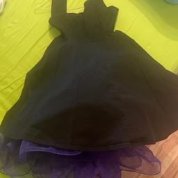Schwarzes Kleid mit lila Tüll Rock