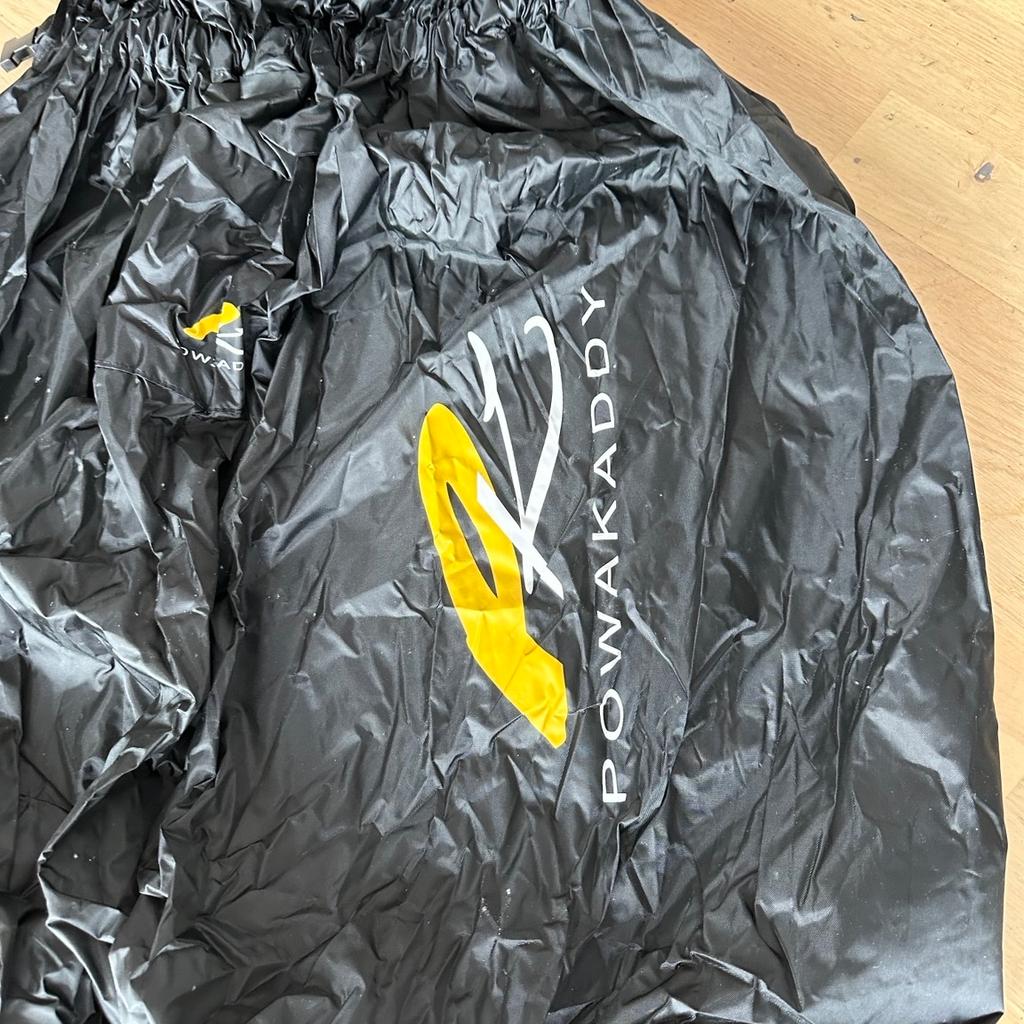 Powakaddy full bag rain cover in good condition hardly used perfect for any golfer.

Easy fit waterproof rain cover which covers your whole golf bag - Keeps your golf equipment dry in wet conditions and has adjustable fasteners and a handy pocket to store items.

SUITABLE FOR USE WITH:

FW7 / FW5 / FW3
Sport
Freeway
Freeway Digital
Freeway Digital+
Freeway II