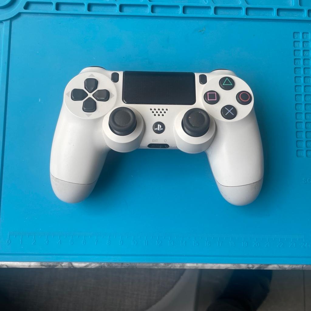 PS4 DualShock Controller White Fully working!

Wireless Sony DualShock Controller. For Sony PlayStation 4. Fully working and fully operational item there are no faults and no issues the item was kept in constant condition and there are general signs of use but there is nothing major. It was kept on good condition and fully works. Based in London Kingsbury so please do get in touch if you are interested