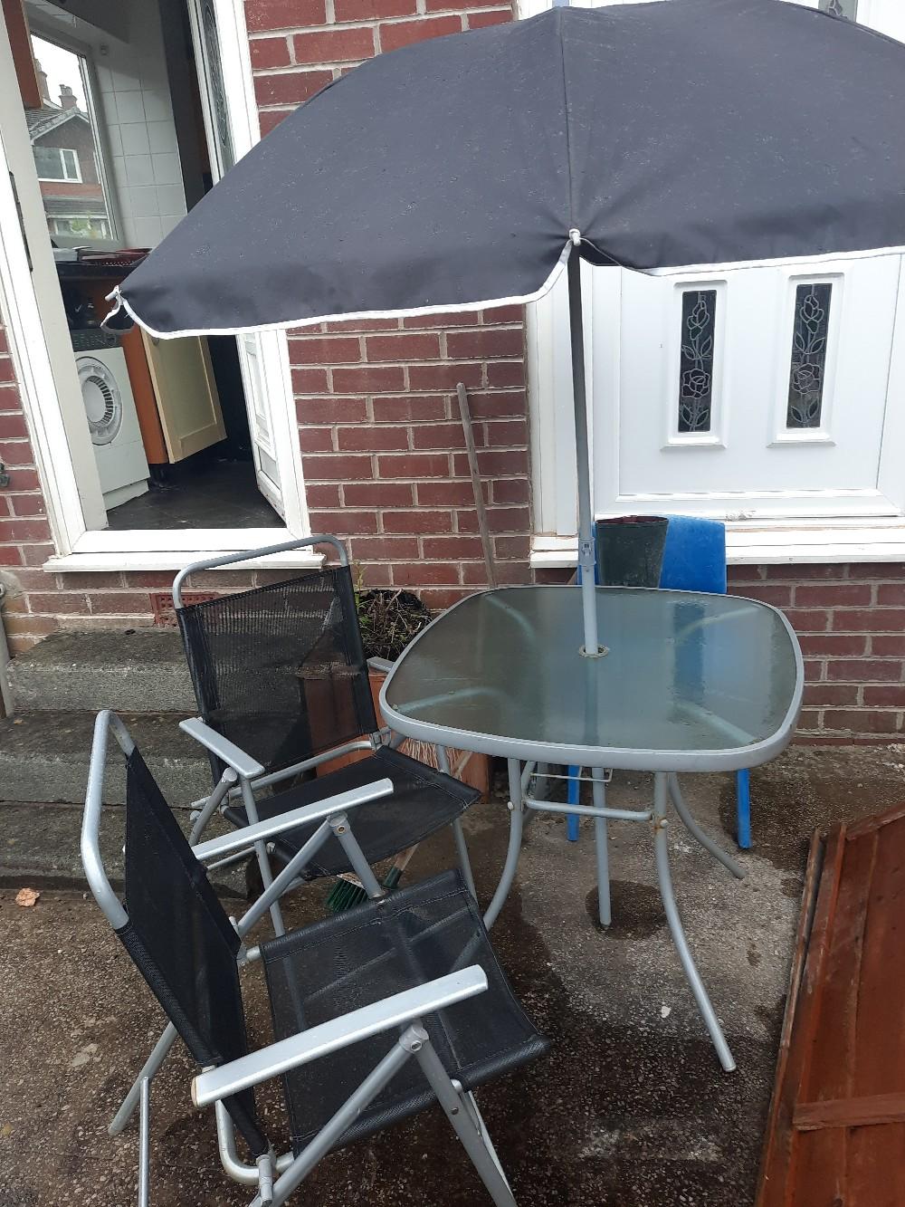garden table and 2 chairs with parasol in BB1 Blackburn for £25.00 for
