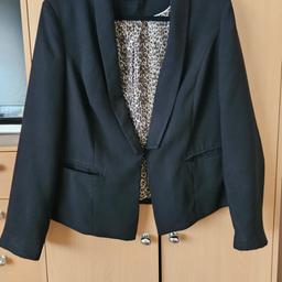 Papaya Ladies Jacket Size 20.
Size 20.
Hook fastener.
2 pockets
Very Good Condition
Black