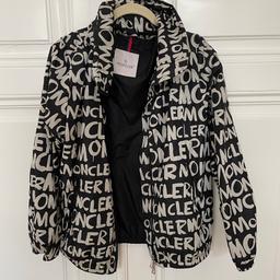 Moncler Steppjacke
1x getragen bzw. neu 
nur das Etikett entfernt 
Jacke fällt relativ groß aus - getragen wie S/M
Neupreis: 1.133€