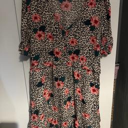 Lovely papaya dress from Matalan size 18, in good condition only worn 2-3 times