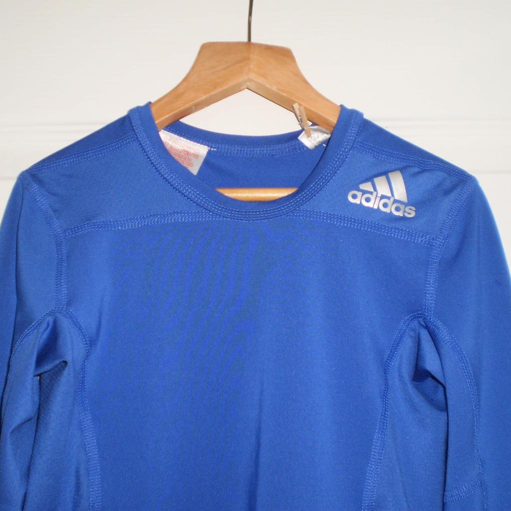T-Shirt "Adidas"

Techfit Fitted Adjusted Climalite

 Blue Colour

Good Condition

Actual size: cm

Length: 47 cm

Length: 32 cm from armpit side

Shoulder width: 27 cm

Length sleeves: 47 cm

Volume hands: 25 cm

Breast volume: 55 cm – 70 cm

Volume waist: 52 cm – 68 cm

Volume hips: 54 cm – 66 cm

Size: 7-8 Years (UK) Eur 128 cm

Main Material: 84 % Polyester
 16 % Elastane

Made in Cambodia