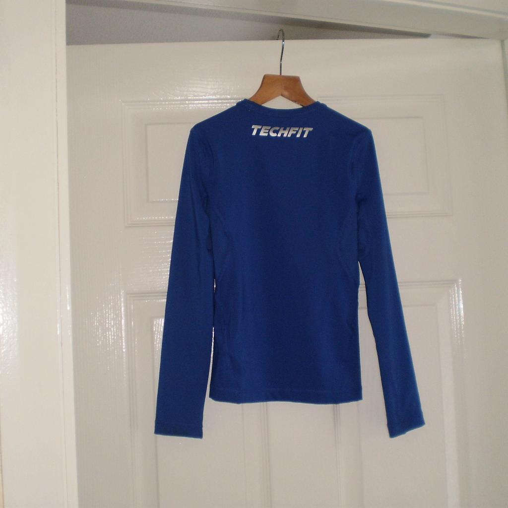 T-Shirt "Adidas"

Techfit Fitted Adjusted Climalite

 Blue Colour

Good Condition

Actual size: cm

Length: 47 cm

Length: 32 cm from armpit side

Shoulder width: 27 cm

Length sleeves: 47 cm

Volume hands: 25 cm

Breast volume: 55 cm – 70 cm

Volume waist: 52 cm – 68 cm

Volume hips: 54 cm – 66 cm

Size: 7-8 Years (UK) Eur 128 cm

Main Material: 84 % Polyester
 16 % Elastane

Made in Cambodia