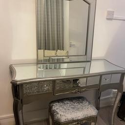 Dressing table with mirror and chair. Mint condition! Open to offers