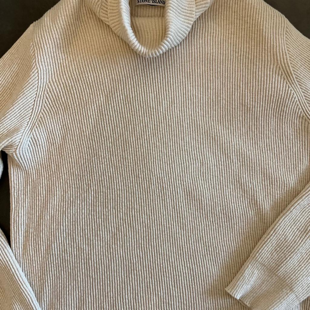 Original Stone Island Pullover mit Rollkragen. Knitwear.
XXL
Beige
Np 365€
Ungetragen.
Versand möglich
