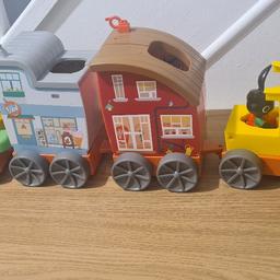 Bing train & carriage set with bing characters. carriages open up for great role play. Able to pull along. Great condition.