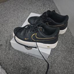 Nike Air Force 1 kids trainers. Black and gold.
UK size 1