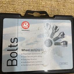 Genuine Vauxhall Astra/Vectra/Zafira/Combo//Calibra/Tigra/Omega/Corsa locking wheel bolt/nuts set steel/Alloy wheels anti theft. Good condition. Collection only!