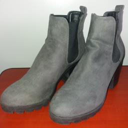 A pair of grey suede style ankle boots from New Look. Chunky sole and sturdy block heel (9cm). UK size 6. Used, with light signs of wear: the fabric is still in a good soft clean condition, but the side of heels do have some light scuffs, although nothing major. Sole and heel underneath are only lightly worn (as they have been rarely worn) and they have plenty of life left in them. As well as free collection from us, we also offer UK postal delivery for £3.19.