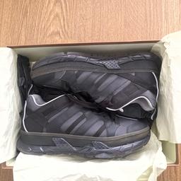 BURBERRY MESH AND NUBUCK UNION SNEAKERS TRIPLE BLACK

ORIGINAL PACKAGING AND TAGS INCLUDED

PERFECT CONDITION BOX INCLUDED FULLY INTACT

Collection Central London
Offers Accepted