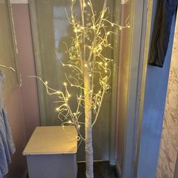 Here we have a 6ft light up tree that we had for our wedding day
And now is just not been used so needs to go