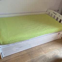 Children bed in very good and clean condition. 160cm x 60cm. Already disassembled so should be easy to transport. Pick up only from London zone 1